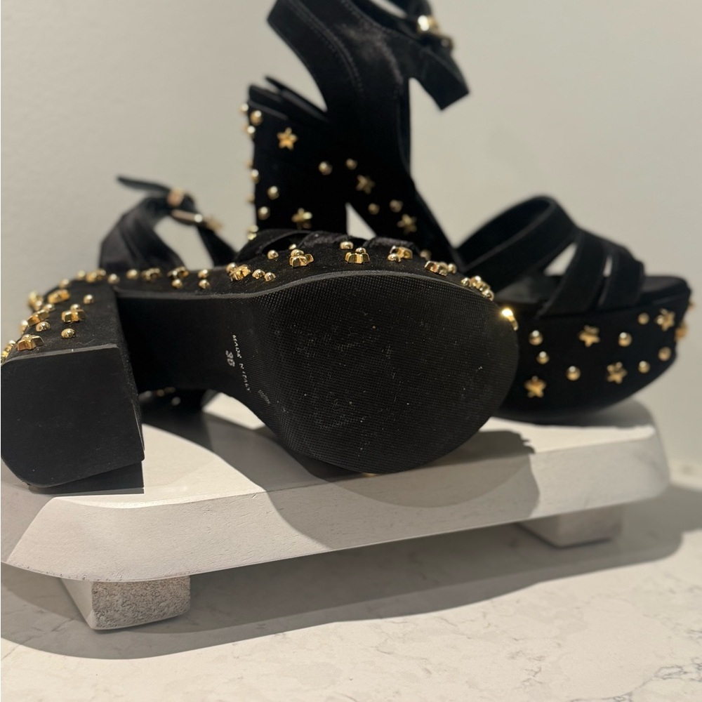 Black and Gold Platform Heels - Picture 4 of 10